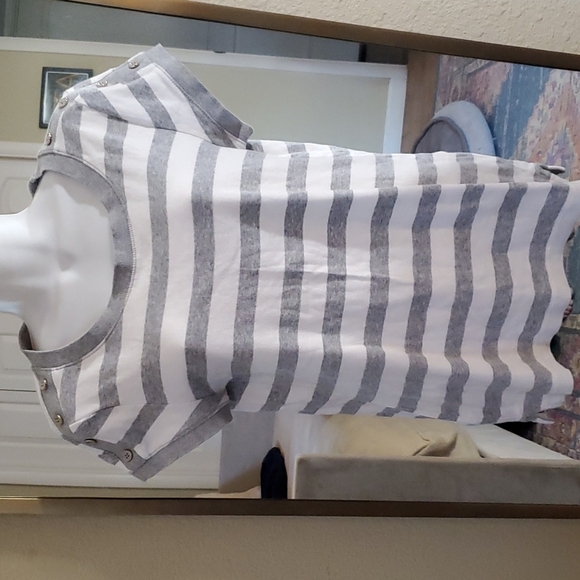 Talbots Tops - Talbots Stretch Weekend Tee SZ MD